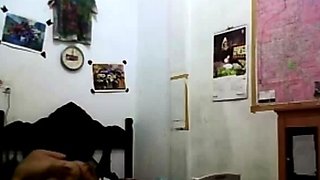 Indonesian Babe Orgasms on Fucking Machine
