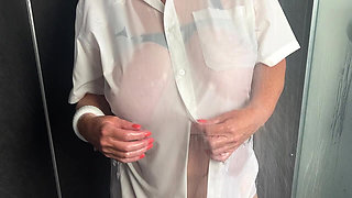 Mrs Mature Feet in the Shower Getting Wet and Horny for You All