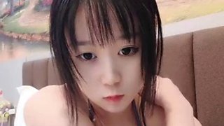 Taiwans cool and pretty girl! Newcomers have recently entered the sea! On request, she showed off her sexy body, stripped naked and raised her beautiful buttocks, licked her pussy, crossed her legs, and vibrated the massager