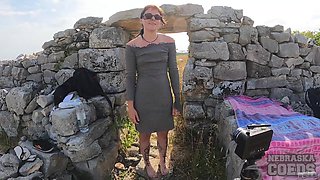Brille Risky Public Masturbation On Some Ancient Ruins While On Vacation