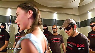 Tempting queen's cumshot video