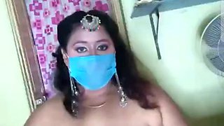 indian bbw mona bhabhi playing with big boobs