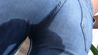Extreme Jeans Piss!