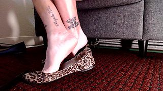 Close up Sexy MILF Feet in Ballet Flats