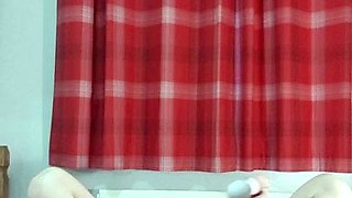 Hot amateur blonde pregnant toying her pussy solo