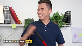 BRAZZERS - Savannah Bond Gets Her Work On The Maintenance Stud's Ample Lollipop At The Office