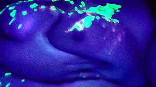 Slutty amateur flashing her big boobs in the backseat