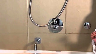 Hijabi Aaliyah Yasin Gets BBC Delivered to Her Hotel Room