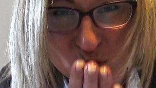 Student in-aneta Pissing