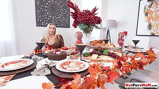 Butt Sex lover cougar comforts herself on knob