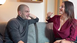 Alba sets out to conquer the doctor - Jacquie et Michel TV