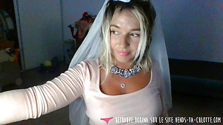 Vends-ta-culotte - The bride is a slut who likes to show off her nice plump ass