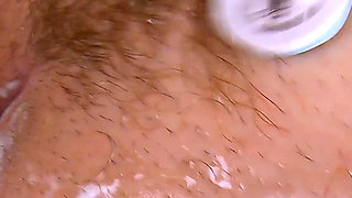 Kamilla Kaboose - the Razor's Edge Pussy Shaving