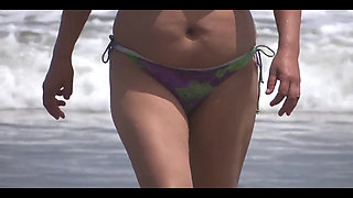 Mature Beauty on the Beach She Shows off, Enjoys the Sea and Masturbates Before Getting Fucked by Her Lover