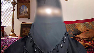 Bangladeshi girl wearing burqa comes to Saudi Arabia and gets fucked at home for money