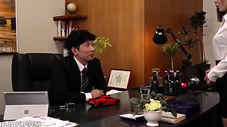 Amateur milf has her first threesome