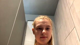 Crazy squirting and fucking in the gym