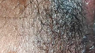 Bhabhi ke gand me finger dal ke devar hairy lal chut chata aur kala mota lund se bur ko chod diya aur bhabhi peele lagi