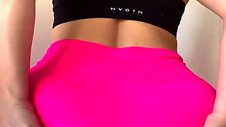 Close up amateur beauty uses her toy to masturbates