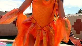 Big ass babe exposes her big boobs