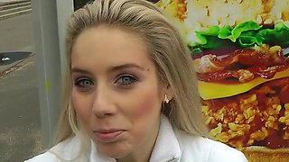 Extreme sex outdoors with cute blonde