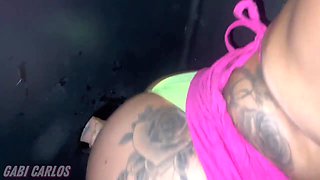 meu marido levou eu e minha amiga no gloryhole para chu