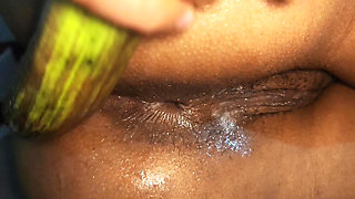 Hot desi girl ne began se apni gaand faad li