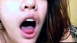 Super Hot Filipina Cougar Babe on Webcam