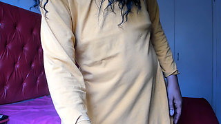 Strip-tease, big natural booty clapping, twerk on cam