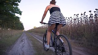 Ass Flashing While Cycling Upskrt