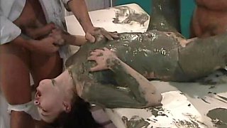 She Was Supposed to Get Just a Mud Pack; It Turned Into a Sperm Fight