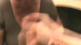 Mogen svensk amatr ger en ldre man en avsugning