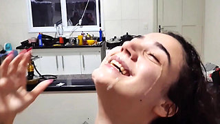 I punched hard in the pussy of the young girl cumming in her mouth!