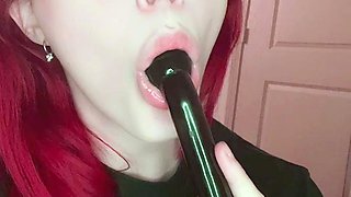 Solo Teen Using Toys Hairbrush and Finger Free Porn