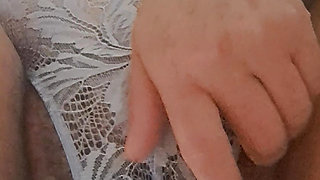 Milf masturbating in the bathroom in silence 3