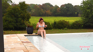 I Masturbate by the Pool!