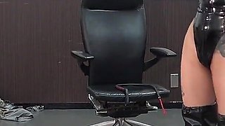 The Number of Times Endure the Female Boss's Whipping Is Employees Bonus