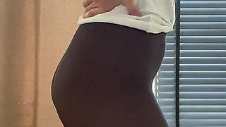 Shaking Your Butt in Tights