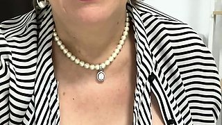 Big boob brunette masturbates on webcam