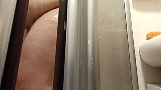 Jonas1996 Spies On Naked MILF Showering Through Door Crack - Amateur German Homemade HD