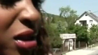 Ebony slut have fun in a threesome