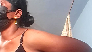 Tamil aunty fingering and urine passing