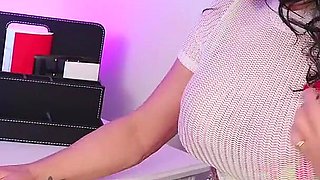 Hot MILF Turns Teams Meeting Into a Hot Cam Session