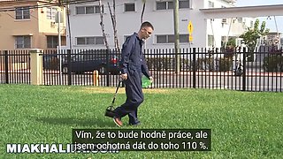 Mia Khalifa - arabská pornohvězda učí innocent, jak mít sex se ženou