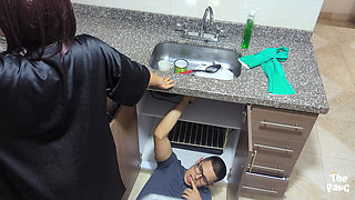 Mature Milf seduces plumber with her huge ass