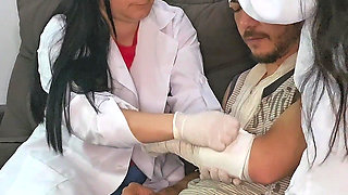 Brazilian Nurses Care for a Patient