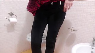 Stepmom Accidentally Leaves Bathroom Door Open - Hot MILF Peeing & Farting Closeup