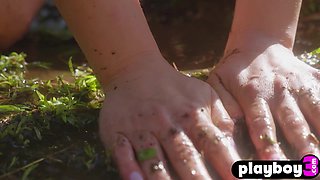 Big round bum mommy arousing posing outdoor