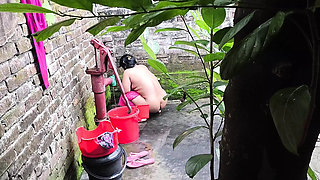 I see my aunty going to take a bath after I hugged and Fucking ass