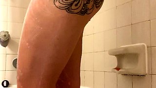 Cute amateur brunette naughty in solo jerking show on camera